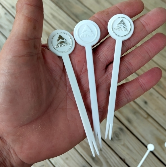 14 Vintage Delta Airlines Drink Stirrers Sizzle Sticks Flat Spoons Barware Bar - Picture 2 of 3